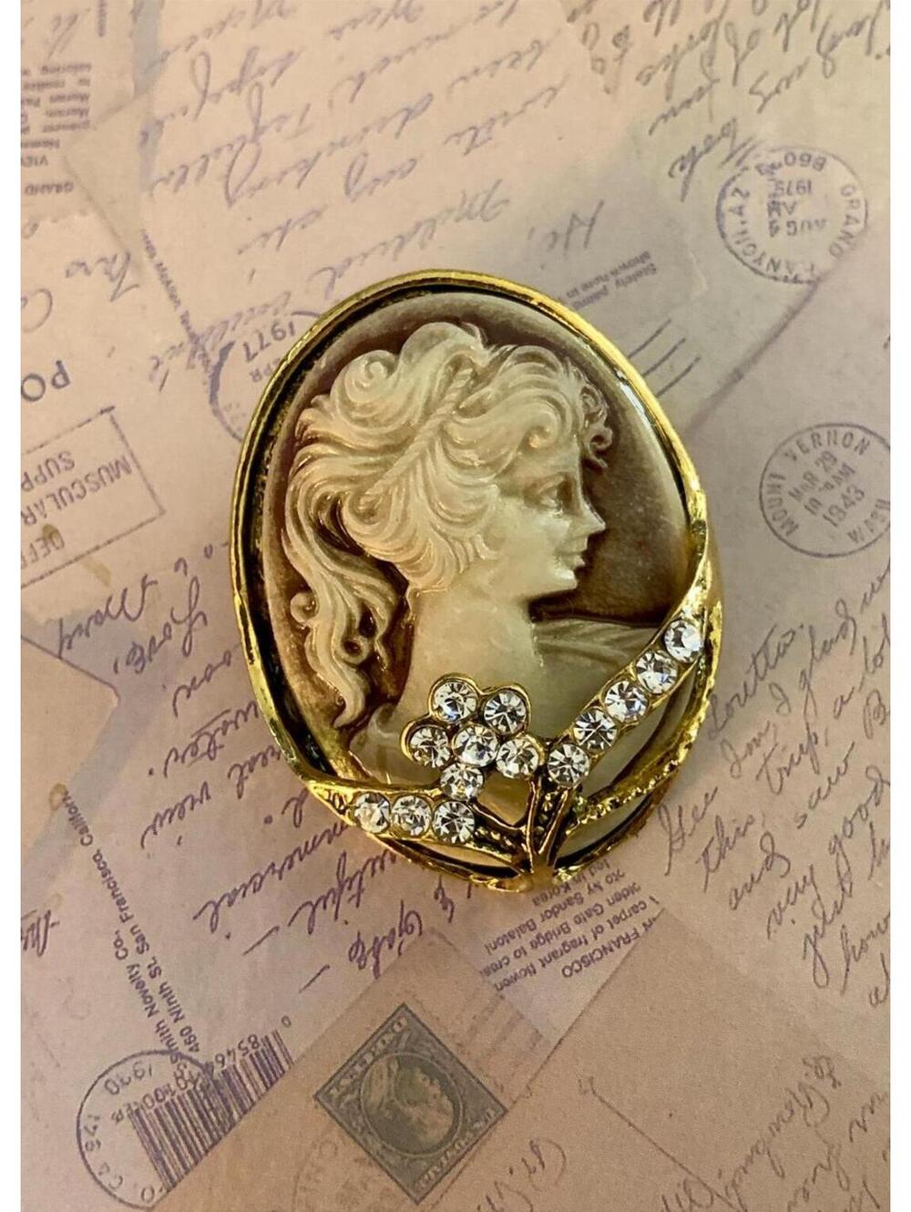 Traditional Silhouette Portrait Cameo Clear Rhinestones Flowers Brooch Accessory